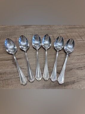 Primrose antique silver-plated spoons par plate introduced 1915 Oneida Community